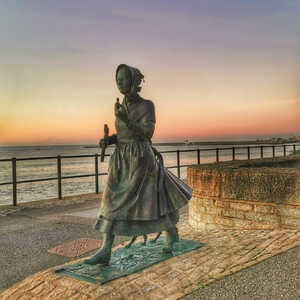 mary anning sculpture in lyme regis